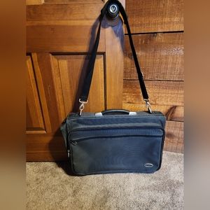 Eddie Bauer Tri-Fold Heavy Duty Garment Bag/Luggage